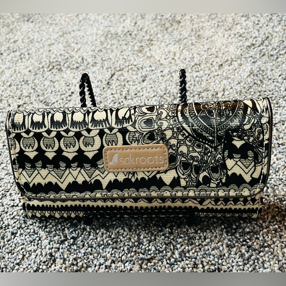 SAKROOTS NWOT Trifold Wallet